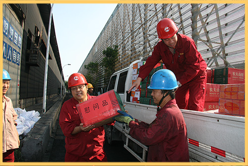 酷夏時(shí)節(jié)，興泰公司工會(huì)開展為基層送清涼慰問活動(dòng).jpg